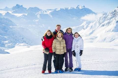 Bilder des Tages Austria, Lech. The Dutch Royal family on their yearly Winter press photo moment. King Willem-Alexander, Queen Maxima and Princess Amalia, Alexia and Ariane. At 2350 meters height on the Rufikopf mountain in Lech posing for the photographers.  Copyright: xHollandsexHoogtex xFrankxvanxBeekxFotografiex x75645546x