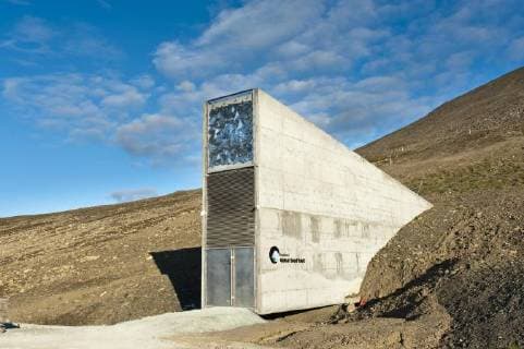Eingang, Svalbard Global Seed Vault, Weltweiter Saatgut-Tresor, bei Longyearbyen, Spitzbergen, Svalbard, Norwegen, Europa *** Entrance Svalbard Global Seed Vault World Seed Vault at Longyearbyen Svalbard Svalbard Norway Europe Copyright: imageBROKER StefanxAuth iblsau04609812.jpg