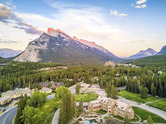 Stadtbild von Banff in den kanadischen Rocky Mountains, Alberta, Kanada, Nordamerika Copyright: imageBROKER/JacekxSopotnicki ibxjas04603605.jpg