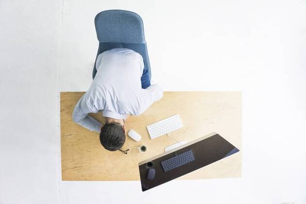 Businessman sitting at desk in office seen from above model released Symbolfoto property released  MOEF00637