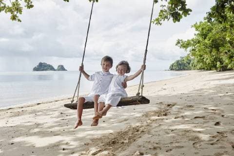 Thailand, Ko Yao Noi, happy boy and little girl on a swing on the beach model released Symbolfoto  RORF01087