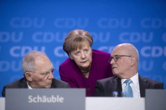 Merkel, Schaeuble, Kauder, CDU-Parteitag DEU, Deutschland, Germany, Berlin, 26.02.2018 Wolfgang Schaeuble, CDU, Angela Merkel, Bundeskanzlerin und Bundesvorsitzende der CDU, und Volker Kauder, Fraktionsvorsitzender der CDU (v.l.n.r.), auf dem 30. Parteitag der CDU unter dem Motto Neue Dynamik fuer Deutschland Ein Neuer Zusammenhalt fuer unser Land in Berlin. Wolfgang Schaeuble, CDU, Angela Merkel, Chancellor and leader of the CDU, and Volker Kauder, leader of the CDU CSU Bundestag faction (f.lt.r.), during a party congress in Berlin. The CDU is meeting to confirm the party s coalition contract with the German Social Democrats and to elect a new general secretary. The CDU is currently set to go into a government coalition with the SPD in coming weeks