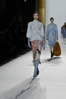 (180228) -- PARIS, Feb. 28, 2018 -- Models present creations of Dries Van Noten during the Paris Fashion Week Fall Winter 2018 in Paris, France, on Feb. 28, 2018. ) FRANCE-PARIS-FASHION WEEK-DRIES VAN NOTEN PieroxBiasion 