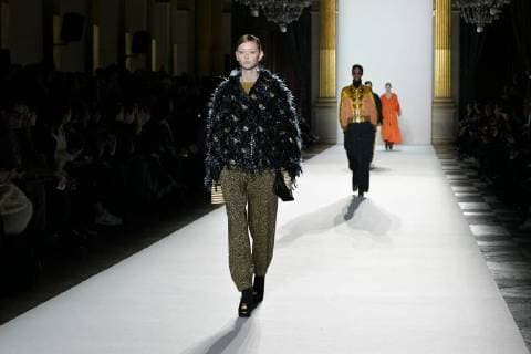 (180228) -- PARIS, Feb. 28, 2018 -- Models present creations of Dries Van Noten during the Paris Fashion Week Fall Winter 2018 in Paris, France, on Feb. 28, 2018. ) FRANCE-PARIS-FASHION WEEK-DRIES VAN NOTEN PieroxBiasion 