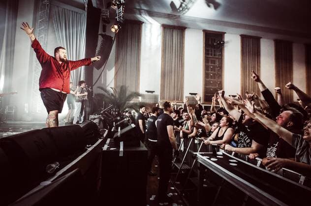 Jan Monchi Gorkow von Feine Sahne Fischfilet live im AMO Kulturzentrum. Magdeburg, 01.03.2018