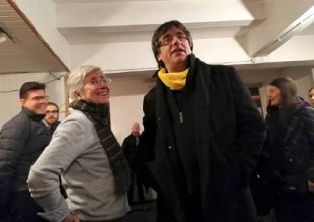 Bilder des Tages Former Catalonian regional President Carles Puigdemont (R) and former Catalonian regional minister Clara Ponsati (L) attend a Spanish singer Roger Mas concert in Brussels, Belgium, 02 March 2018. Puigdemont attends concert in Brussels !ACHTUNG: NUR REDAKTIONELLE NUTZUNG!  Copyright: xJavierxAlbisux GRAF3904 20180302-636556243779112652