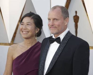 Laura Louie and Woody Harrelson arrive on the red carpet for the 90th annual Academy Awards at the Dolby Theatre in the Hollywood section of Los Angeles on March 4, 2018.  LAP20180304178 JOHNxANGELILLO