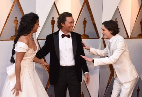 March 4, 2018 - Los Angeles, California, U.S. - CAMILA ALVES McCONAUGHEY, MATTHEW McCONAUGHEY and TIMOTHEE CHALAMET arrives on the red carpet for the 90th Annual Academy Awards at the Dolby Theatre. Los Angeles U.S. - ZUMAz03_ 20180304_zbp_z03_190 Copyright: xKevinxSullivanx