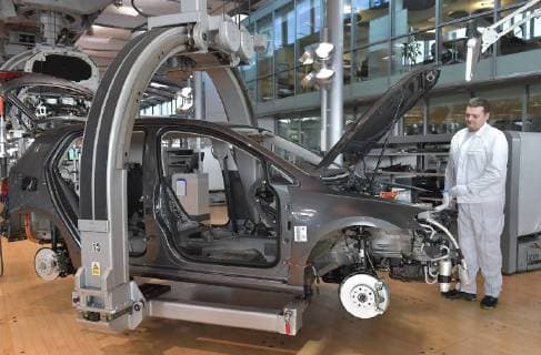 5.3.2018, e-Golf Produktion in der Gläsernen Manufaktur von Volkswagen in Dresden, ab Mitte April 2018 wird die tägliche Produktion des Elektrofahrzeuges von 36 auf 72 erhöht, Dresden Sachsen Deutschland