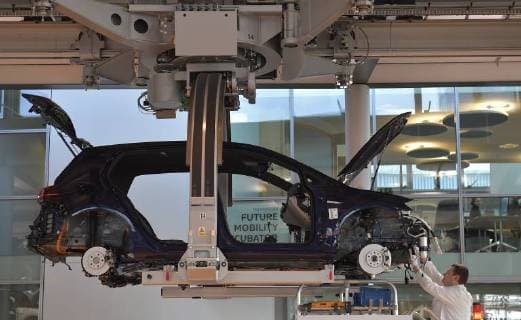 5.3.2018, e-Golf Produktion in der Gläsernen Manufaktur von Volkswagen in Dresden, ab Mitte April 2018 wird die tägliche Produktion des Elektrofahrzeuges von 36 auf 72 erhöht, Dresden Sachsen Deutschland