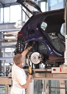 5.3.2018, e-Golf Produktion in der Gläsernen Manufaktur von Volkswagen in Dresden, ab Mitte April 2018 wird die tägliche Produktion des Elektrofahrzeuges von 36 auf 72 erhöht, Dresden Sachsen Deutschland
