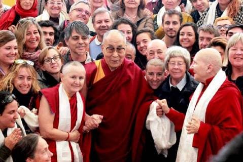 Themen der Woche Bilder des Tages DHARAMSALA, INDIA - MARCH 5: Tibetan spiritual leader the Dalai Lama s meeting with foreigners at the Main Tibetan Temple on March 5, 2018 in Dharamsala, India. (Photo by Shyam Sharma Hindustan Times) His Holiness Dalai Lama Meeting With Foreigners At The Main Tibetan Temple
