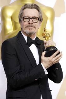 OSCARS. Bester Hauptdarsteller. Preisträger 2011-2020 Gary Oldman mit mit dem Oscar für den besten Hauptdarsteller in Die dunkelste Stunde Darkest Hour im Press Room der Oscar Verleihung 2018 90th Annual Academy Awards im Hollywood & Highland Center. Los Angeles, 04.03.2018