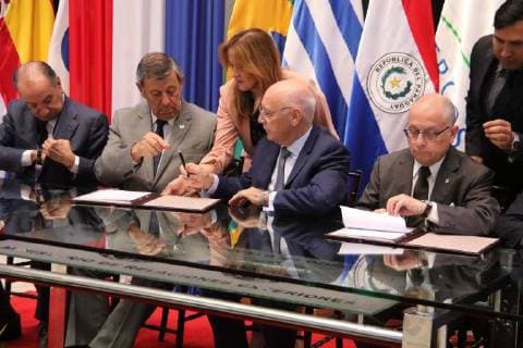 (L-R) Brazilian Foreign Minister Aloysio Nunes, Uruguayan Chancellor Rodolfo Nin Nova, Paraguayan Chancellor Eladio Loizaga, and Argentinian Chancellor Jorge Faurie, participate in the signing of a joint statement that will give way to negotiations between Mercosur and Canada at the headquarters of the Ministry of Foreign Affairs of Paraguay in Asuncion, Paraguay, 09 March 2018. The four foreign ministers of Mercosur (Argentina, Brazil, Paraguay and Uruguay) will formalize the beginning of negotiations for a free trade agreement with Canada, represented at the summit by its Minister of International Trade, Francois-Philippe Champagne. Ministers of Foreign Affairs of Mercosur meet in Asuncion for negotiations with Canada !ACHTUNG: NUR REDAKTIONELLE NUTZUNG!  Copyright: xAndresxCristaldox ASU16 20180309-636562136016752287