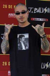 Colombian singer J. Balvin poses during a press conference in Mexico City, Mexico, 09 March 2018. Balvin announced a concert next 26 May as part of his Vibras Tour at the Mexico City Arena. J Balvin presents upcoming concert in Mexico City !ACHTUNG: NUR REDAKTIONELLE NUTZUNG!  Copyright: xSashenkaxGutierrezx MDF004 20180309-636562303780198940