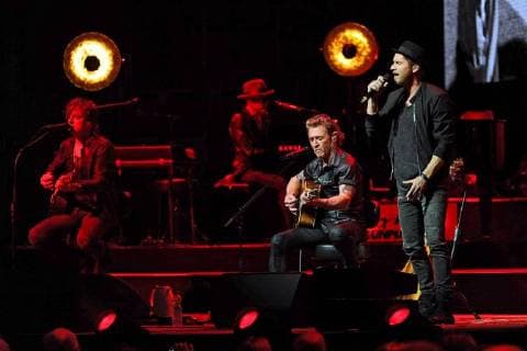 Sänger Peter Maffay. Sänger Peter Maffay und Johannes Oerding mit Band während eines Konzertes im Rahmen seiner MTV unplugged Tour am 10.03.2018 in der SAP-Arena , Mannheim. *** Singer Peter Maffay Singer Peter Maffay and Johannes Oerding with band during a concert as part of his MTV unplugged tour on 10 03 2018 in the SAP Arena Mannheim