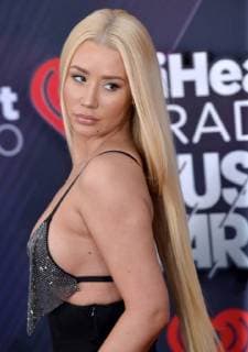 Bilder des Tages Singer Iggy Azalea arrives for the iHeartRadio Music Awards at The Forum in Inglewood, California on March 11, 2018. Turner s TBS, TNT, and truTV channels broadcasted the ceremony live from The Forum.  LAP20180311092 JIMxRUYMEN