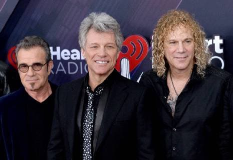 Bilder des Tages (L-R) Tico Torres, Jon Bon Jovi, and David Bryan of Bon Jovi arrive for the iHeartRadio Music Awards at The Forum in Inglewood, California on March 11, 2018. Turner s TBS, TNT, and truTV channels broadcasted the ceremony live from The Forum.  LAP20180311207 JIMxRUYMEN