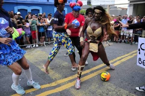 Bilder des Tages March 12, 2018 - SoÂ£O Paulo, SoÂ£o Paulo, Brazil - SAO PAULO SP, SP 12 03 2018 DRAG QUEEN FOOTBALL :Drag Queens play open-air football in celebration of a nightclub birthday in SoÂ£o Paulo. SoÂ£O Paulo Brazil - ZUMAf126 20180312_zap_f126_002 Copyright: xCrisxFagax