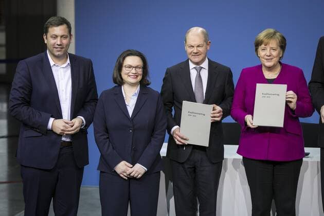 (l-r) Lars Klingbeil, Generalsekretaer der SPD, Andrea Nahles, SPD Fraktionsvorsitzende, der designierte Bundesfinanzminister Olaf Scholz, SPD, und Bundeskanzlerin Angela Merkel, CDU, posieren fuer ein Foto im Rahmen der Unterzeichnung vom Koalitionsvertrag zwischen SPD, CDU und CSU im Paul-Loebe-Haus in Berlin, 12.03.2018. Berlin Deutschland *** Lars Klingbeil Secretary-General of the SPD Andrea Nahles SPD leader of the designated Federal Finance Minister Olaf Scholz SPD and Chancellor Angela Merkel CDU pose for a photo in the signing of the coalition agreement between the SPD CDU and CSU in the Paul Loebe House in Berlin 12 03 2018 Berlin Germany Copyright: xFlorianxGaertner photothek.netx