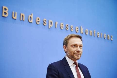 Bilder des Tages Christian Lindner, Bundesvorsitzender der FDP bei einer Pressekonferenz in der Bundespressekonferenz bezueglich des Koalitionsvertrag von CDU, CSU und SPD. Berlin Deutschland