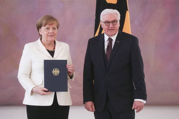 Bilder des Tages Bundeskanzlerin Angela Merkel bei der Ernennung der neuen Minister durch Frank Walter Steinmeier, Bundespräsident, im Schloss Bellevue am 14.03.2018 in Berlin Ernennung der neuen Minister durch den Bundespräsidenten im Schloss Bellevue