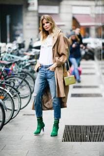 Model Leonora Jimenez posing outside of the Emporio Armani runway show during Milan Fashion Week - Feb 24, 2017 - MFW: Fall 2017 Street Style Day 3, Milan Italy  Copyright: xMichaelxIpx h_00405837