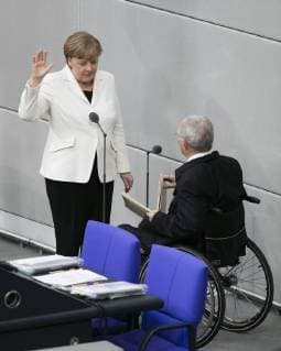 Bilder des Tages Bundeskanzlerin Angela Merkel (L), CDU, und Wolfgang Schaeuble, CDU, im Rahmen der Vereidigung der neuen Bundesregierung in Berlin, 14.03.2018. Berlin Deutschland *** Chancellor Angela Merkel L CDU and Wolfgang Schaeuble CDU in the context of the swearing-in of the new Federal Government in Berlin 14 03 2018 Berlin Germany Copyright: xXanderxHeinl photothek.netx