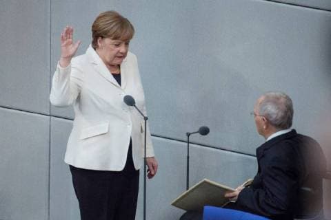 Berlin Amtseid, v.l. Angela Merkel, Wolfgang Schaeuble - Vor Vereidigung, 14.03.2018, im Reichstag, *** Berlin oath of office Angela Merkel Wolfgang Schaeuble Before swearing 14 03 2018 in the Reichstag Copyright: xEIBNER UwexKochx EP_EER
