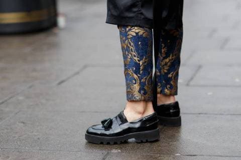A chic showgoer posing outside of the Maharishi runway show during Men s Fashion Week in London - Jan 8, 2017 - LFWM: Fall 2017 Street Style Day 3, London England United Kingdom  Copyright: xGracexLunnx h_00370877