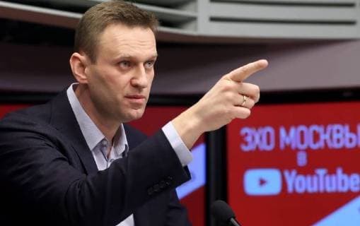 Bilder des Tages MOSCOW, RUSSIA â€“ MARCH 14, 2018: Russian opposition figure Alexei Navalny before speaks live on Ekho Moskvy Radio. Anton Novoderezhkin TASS  TS077B26