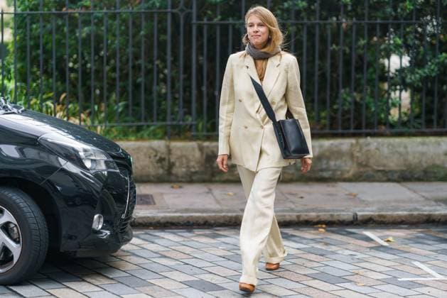 A chic showgoer posing outside of the Emilia Wickstead runway show during London Fashion Week - Sept 18, 2017 - LFW: Spring 2018 Street Style Day 4, London England United Kingdom  Copyright: xGracexLunnx h_00446241