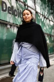 Rachael Wang, Fashion Director of Allure Magazine, posing outside of the Emporio Armani runway show during Milan Fashion Week - Feb 24, 2017 - MFW: Fall 2017 Street Style Day 3, Milan Italy  Copyright: xValentinaxRanierix h_00405916