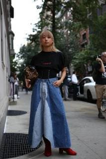 Writer and stylist Margaret Zhang posing outside of the Marc Jacobs runway show during New York Fashion Week - Sept 13, 2017 - NYFW: Spring 2018 Street Style Day 7,  Copyright: xValentinaxRanierix h_00445099