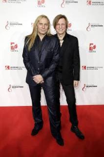 Uwe Hassbecker und Ritchie Barton (Silly) bei der 10. Verleihung des Deutschen Musikautorenpreises 2018 im Hotel Ritz Carlton. Berlin, 15.03.2018