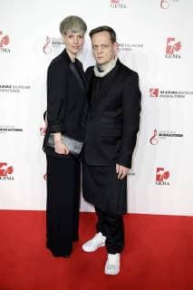 Alva Noto mit Carolin Gennburg bei der 10. Verleihung des Deutschen Musikautorenpreises 2018 im Hotel Ritz Carlton. Berlin, 15.03.2018