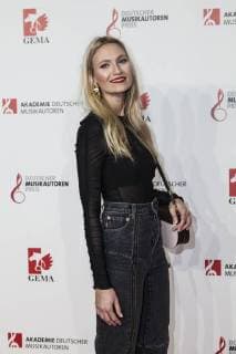 Carolin Niemczyk (Sängerin Glasperlenspiel) bei dem Musikautorenpreis am 16.03.2018 in Berlin