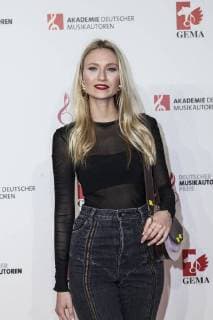 Carolin Niemczyk (Sängerin Glasperlenspiel) bei dem Musikautorenpreis am 16.03.2018 in Berlin
