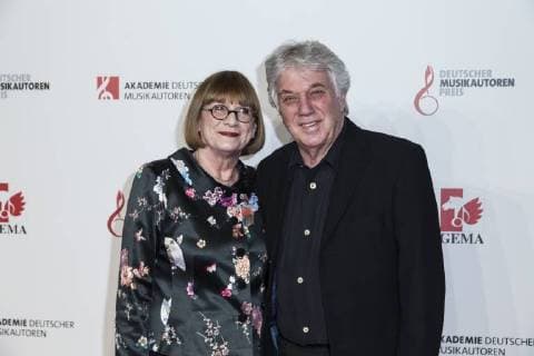 Komponist Rolf Zuckowski und seine Ehefrau Monika Zuckowski bei dem Musikautorenpreis am 16.03.2018 in Berlin