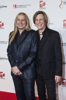Gitarrist Uwe Hassbecker und Keyboarder Ritchie Barton (Rockband Silly) bei dem Musikautorenpreis am 16.03.2018 in Berlin