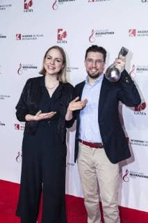 Schauspielerin und Sängerin Julia Engelmann mit Rapper und Preisgewinner Friedrich Kautz alias Prinz PI bei der 10. Verleihung des Musikautorenpreises am 16.03.2018 in Berlin