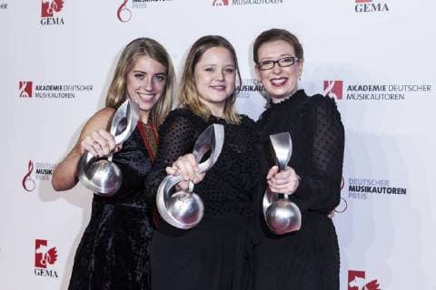 Preisträgerinnen für den Nachwuchspreis (L-R) Anna-Marlene Bicking, Lina Maly und Kathrin A. Denner bei der 10. Verleihung des Musikautorenpreises am 16.03.2018 in Berlin