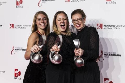 Preisträgerinnen für den Nachwuchspreis (L-R) Anna-Marlene Bicking, Lina Maly und Kathrin A. Denner bei der 10. Verleihung des Musikautorenpreises am 16.03.2018 in Berlin