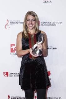 Preisträgerin Anna-Marlene Bicking des Nachwuchspreises bei der 10. Verleihung des Musikautorenpreises am 16.03.2018 in Berlin