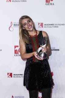 Preisträgerin Anna-Marlene Bicking des Nachwuchspreises bei der 10. Verleihung des Musikautorenpreises am 16.03.2018 in Berlin