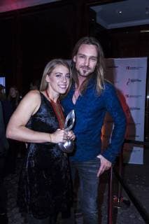 Preisträgerin Anna-Marlene Bicking und Sänger OliverThomas bei der 10. Verleihung des Musikautorenpreises am 16.03.2018 in Berlin