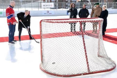 King Philippe - Filip of Belgium (2L) and Queen Mathilde of Belgium (2R) pictured playing ice hockey during a visit to a project of the Montreal Canadiens Children s Foundation on the fifth day of a state visit of the Belgian Royals to Canada in Montreal, Canada, Friday 16 March 2018.  POOLxBENOITxDOPPAGNEx xFREDERICxSIERAKOWSKI 05314329