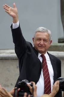 Leftist leader Andres Manuel Lopez Obrador greets during his registered as candidate for the Presidency of Mexico at an event held at the National Electoral Institute in Mexico City, Mexico, 16 March 2018. Lopez Obrador presents registration as candidate for the Presidency of Mexico !ACHTUNG: NUR REDAKTIONELLE NUTZUNG!  Copyright: xJoséxMéndezx MEX01 20180316-636568348236722423