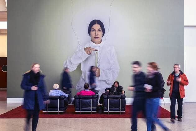 Ein Kunstwerk - Artist Portrait with a Candle - von Marina Abramovic hängt anläßlich einer Ausstellung im Foyer der Bundeskunsthalle in Bonn Marina Abramovic *** A work of art titled Artist Portrait with a Candle by Marina Abramovic hangs on the occasion of an exhibition in the foyer of the Bundeskunsthalle in Bonn Marina Abramovic