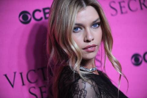 NEW YORK, NY - NOVEMBER 28: Stella Maxwell attends the 2017 Victoria s Secret Fashion Show viewing party pink carpet at Spring Studios on November 28, 2017 in New York City....People: Stella Maxwell. Manhattan United States Of America - ZUMAs214 20081231_zab_s214_571 Copyright: xSMGx